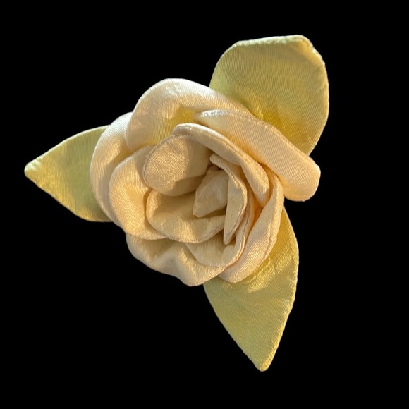 3 for $25❗️Handmade Cream Rose Brooch - Picture 1 of 6